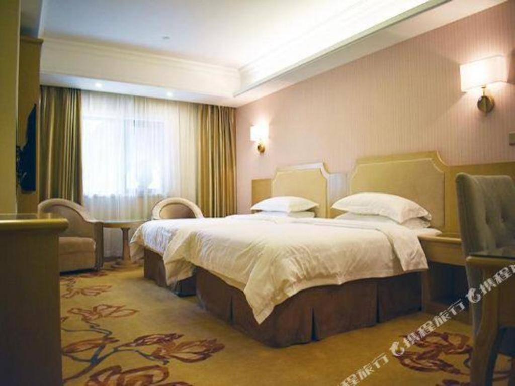 Vienna 3 Baoshan Fengxiang Road Hotel 3*