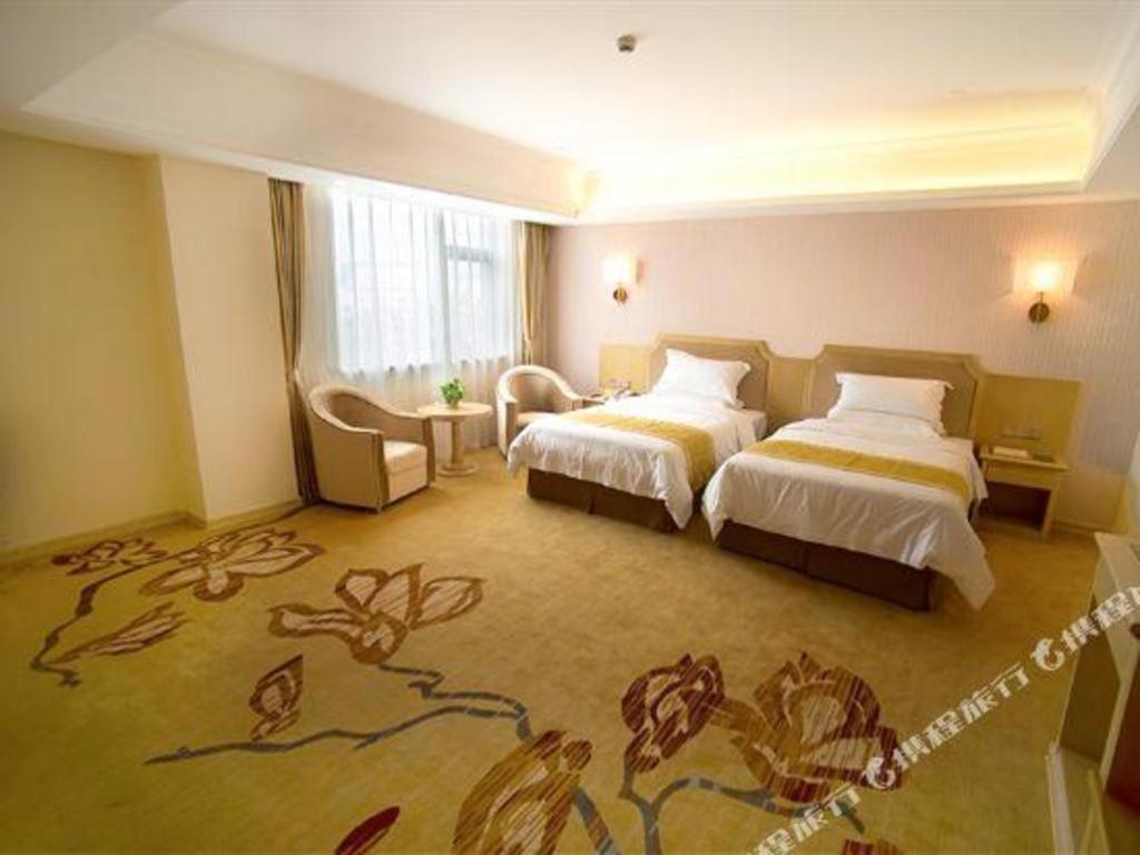 Vienna 3 Baoshan Fengxiang Road 3*