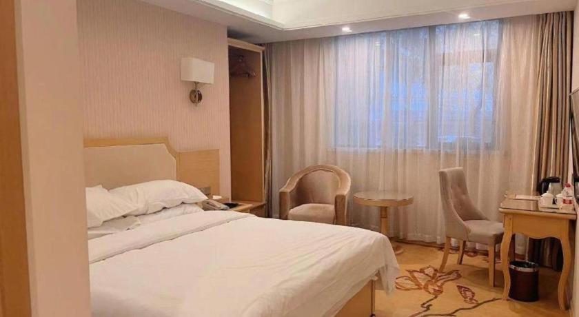 Vienna 3 Baoshan Fengxiang Road 3*