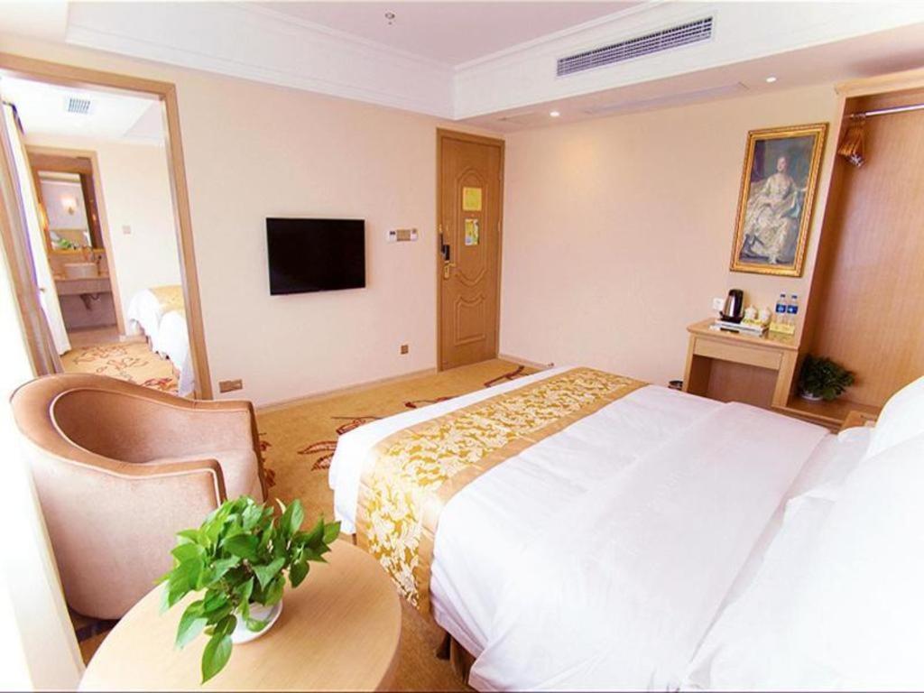 Hotel Vienna 3 Baoshan Fengxiang Road 3*