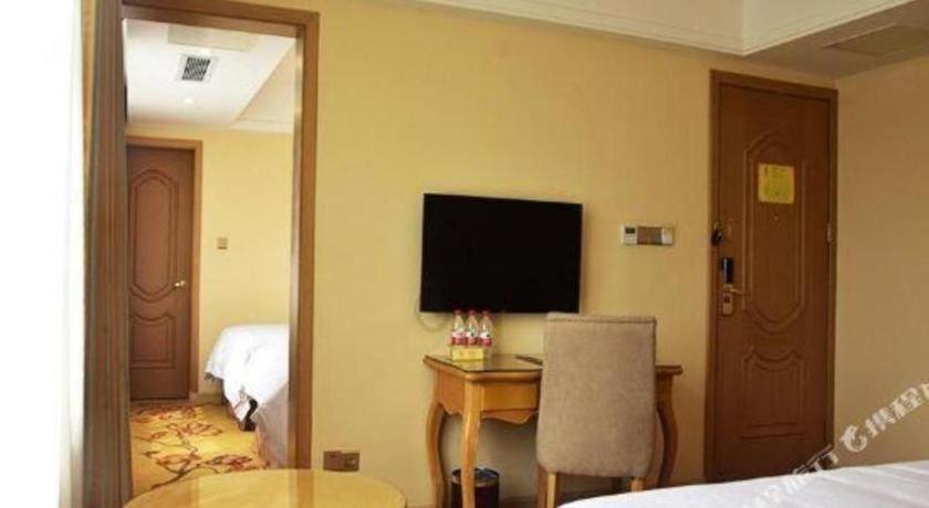 Vienna 3 Baoshan Fengxiang Road Hotel