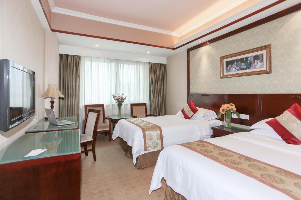 Vienna 3 Baoshan Fengxiang Road Hotel 3*